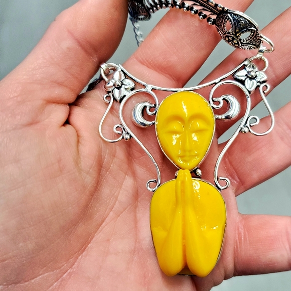 New Yellow Carved Praying Goddess 925 Silver Necklace. - Picture 8 of 10